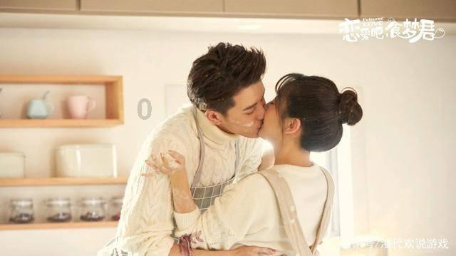环卫工翻车女孩心酸落泪帮捡垃圾：爷爷我不嫌脏，我就想帮帮你